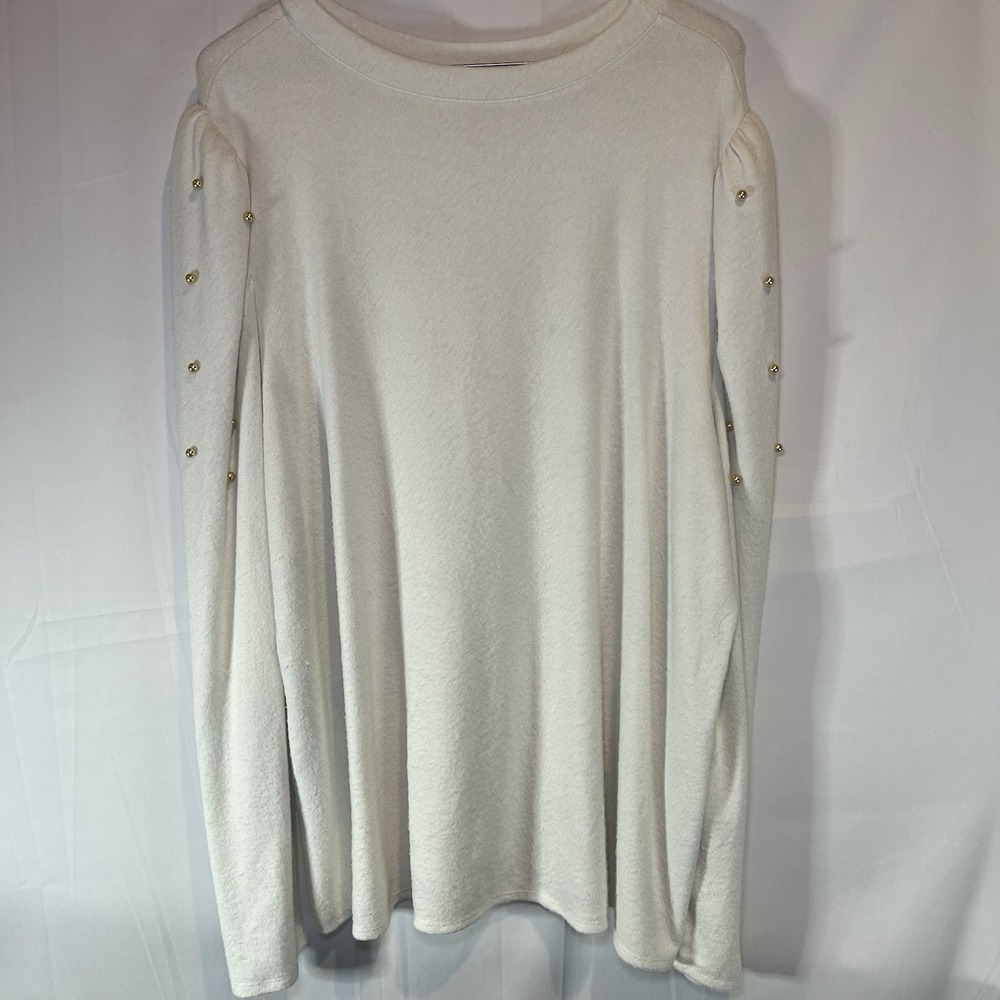Cato Women's Size 18/20W Elegant White color Sweater with Pearl Accents sleeves